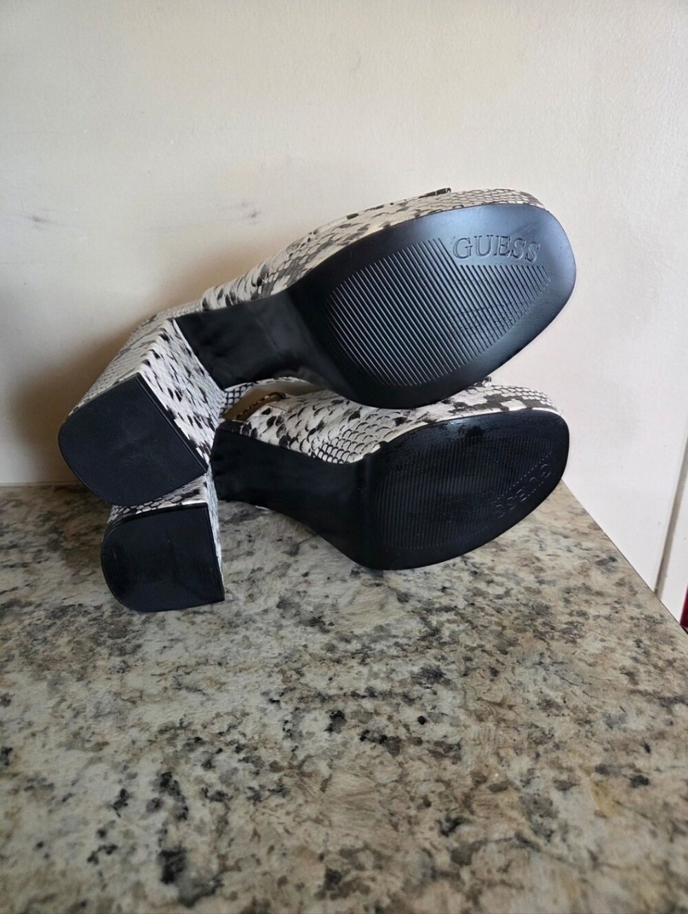 Guess Block Heels - Picture 5 of 7